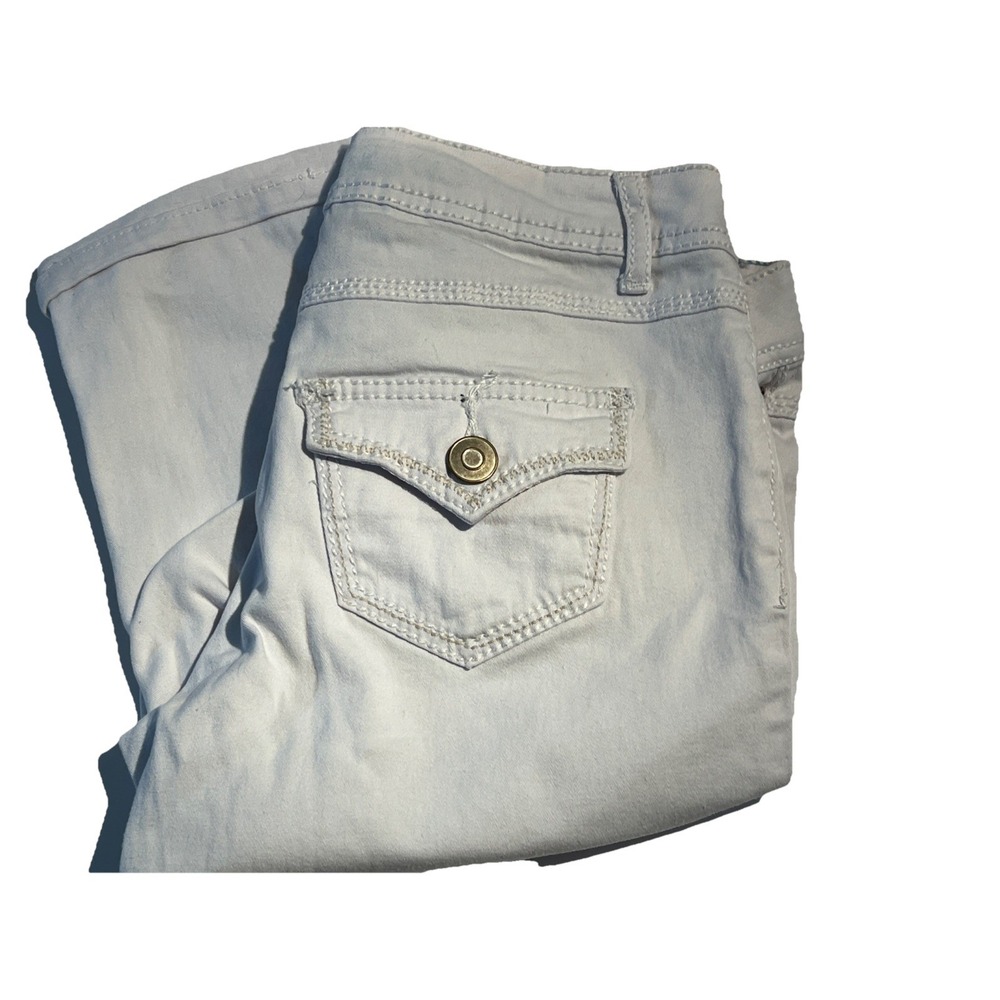 Rebel By Right Women Size 7 White Long‎ Shorts